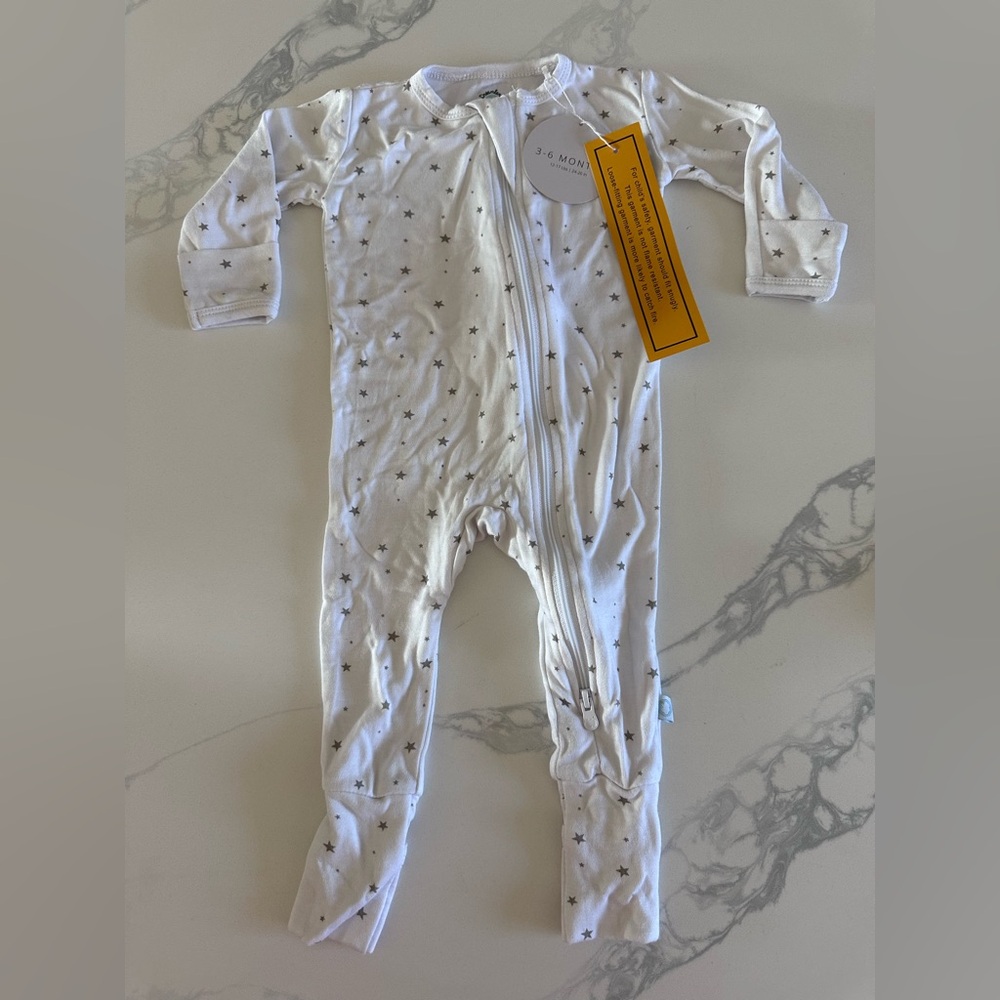 Dreamland Baby Grey Star Bamboo Pajamas 3-6 mos - NWT